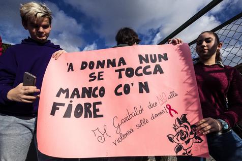 Itália faz eventos para alertar sobre violência contra mulher