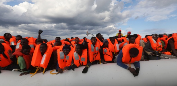 Itália resgata 84 imigrantes no Mar