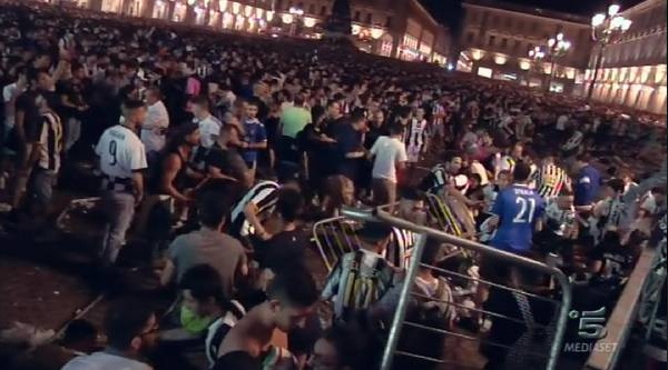 Itália prende 8 pessoas por pânico em festa da Juve em 2017