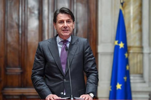 Bolsa de Milão fecha em queda por temor de populistas