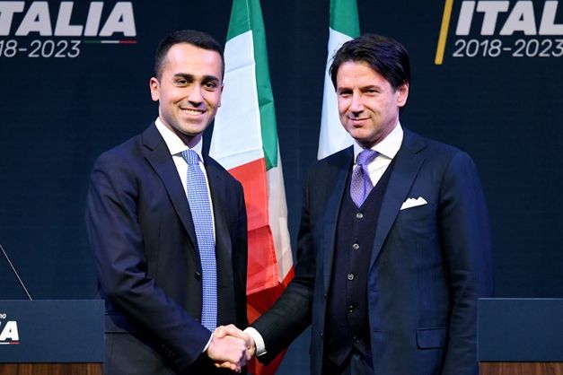 Liga e M5S indicam Giuseppe Conte para cargo de premier italiano