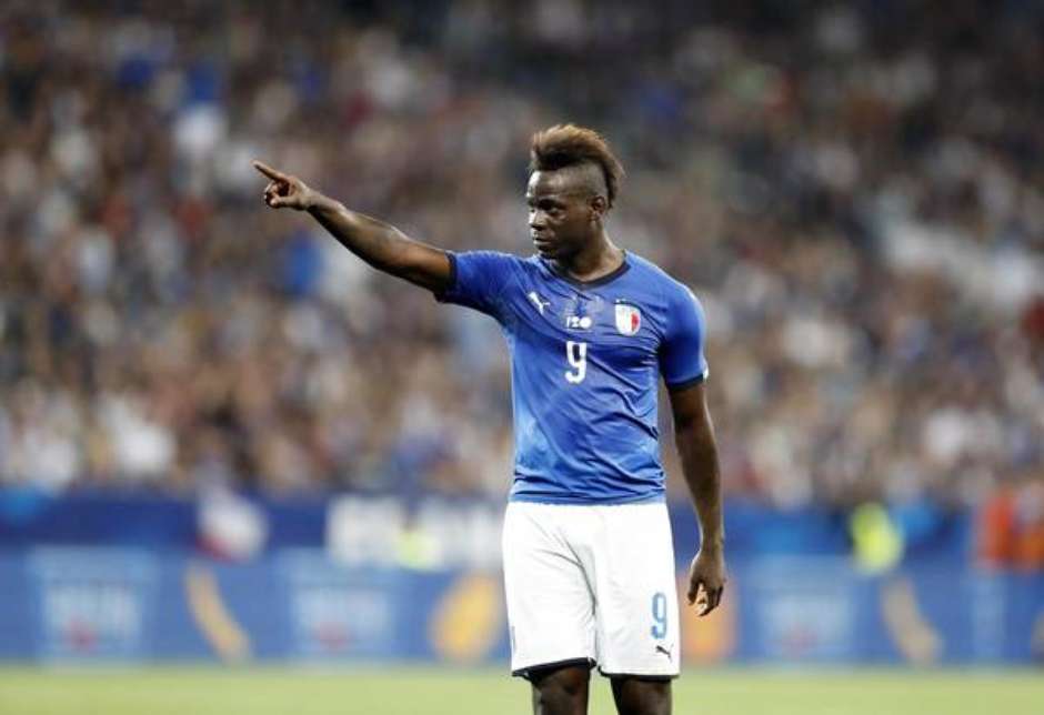 Alvo de racismo, Balotelli pede Itália “mais aberta”