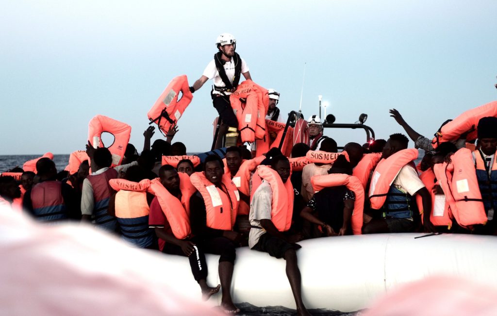 Itália e Malta barram desembarque de imigrantes; Espanha diz que vai recebê-los