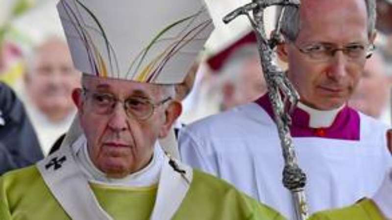 Arcebispo italiano acusa Papa de encobrir abusos