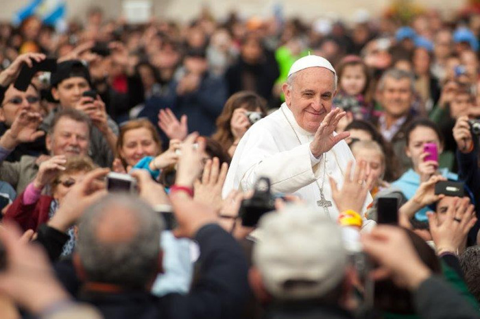 Papa critica ‘liberdade sem limites’ diante de 70.000 jovens em Roma