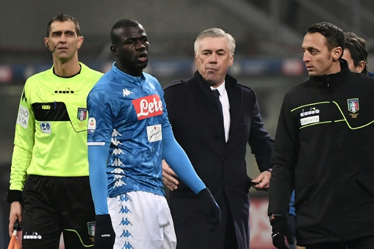 UEFA avalia que protocolo contra racismo foi ignorado em Milão