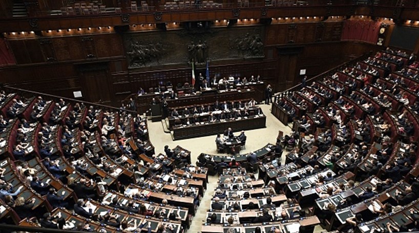 Senado da Itália aprova Lei Orçamentária para 2019 após confusão