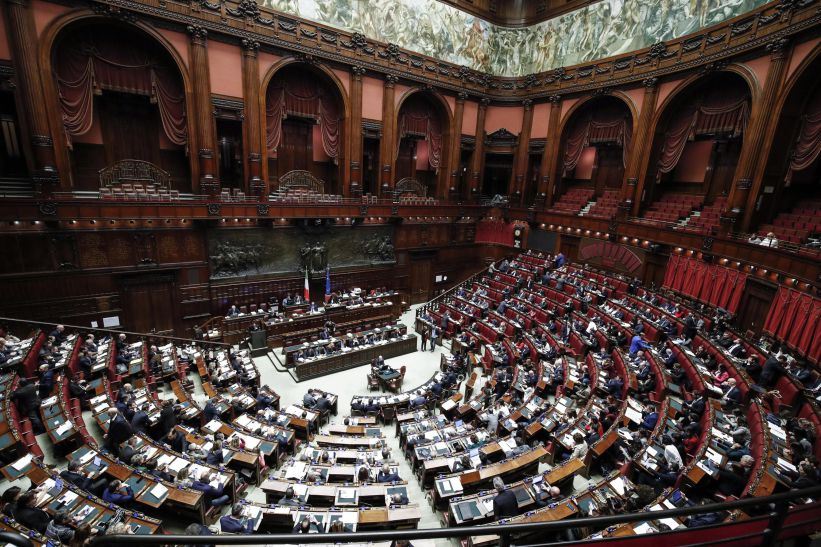 Câmara da Itália aprova redução do número de parlamentares