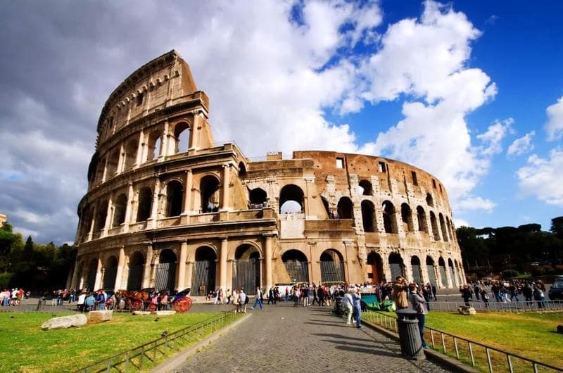 Governo da Itália oferece bolsas de estudo para estudantes estrangeiros e cidadãos italianos no exterior