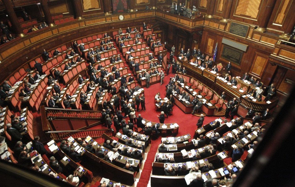 Senado da Itália aprova redução de um terço do número de parlamentares