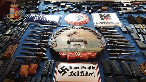 Polícia encontra arsenal de guerra de grupos neonazistas na Itália