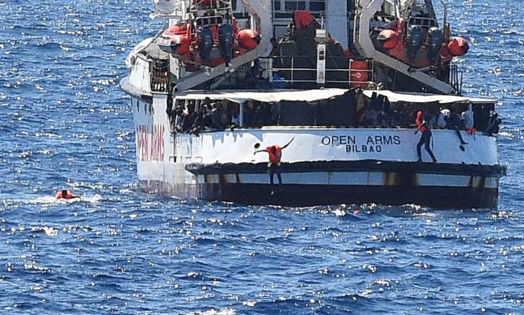 Promotoria da Itália ordena apreensão de Open Arms e desembarque de migrantes
