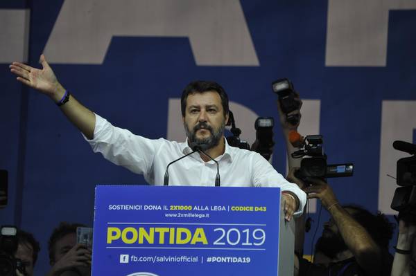 Com multidão em evento da Liga, Salvini critica imigração