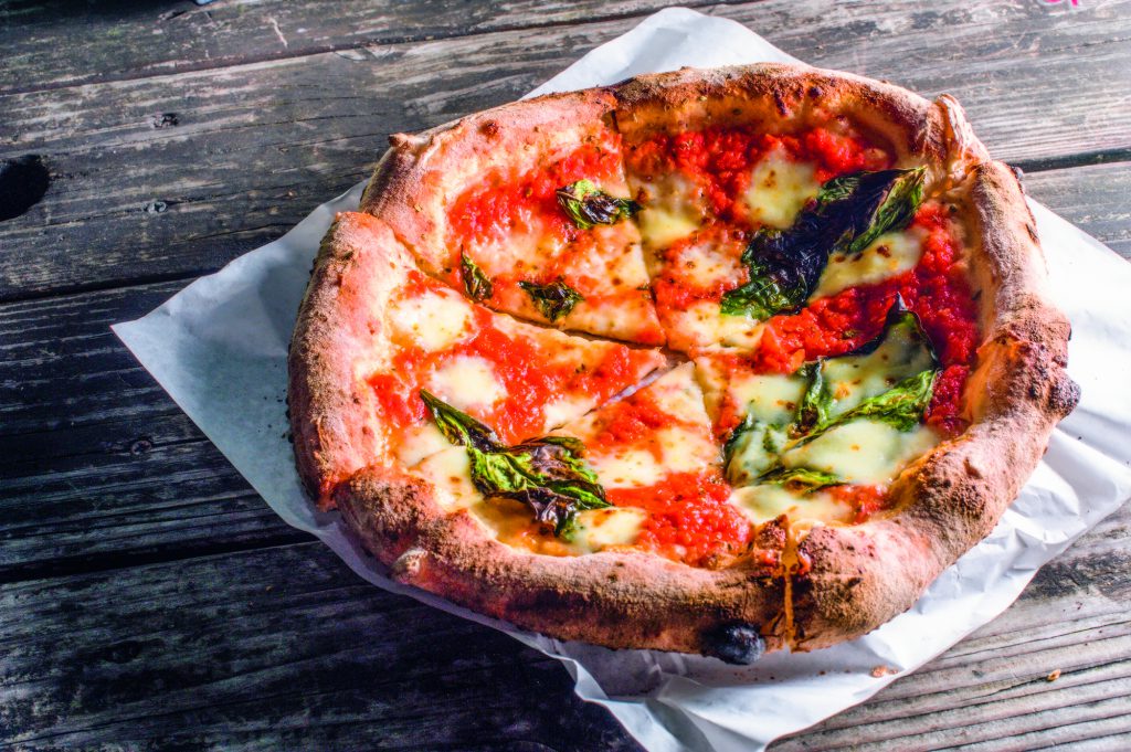 Para distrair na quarentena, italianos lançam concurso virtual de pizza