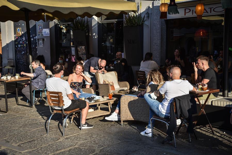 Itália pede para que jovens evitem festas e população passe as férias no país