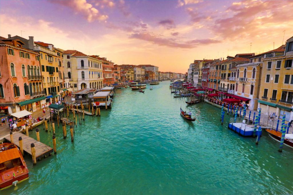 Impulsionada pela pandemia, Veneza terá cinema estilo drive-in em barcos