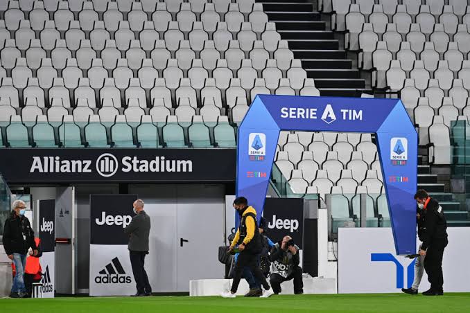 Napoli é punido com derrota por 3 a 0 por não jogar com a Juventus