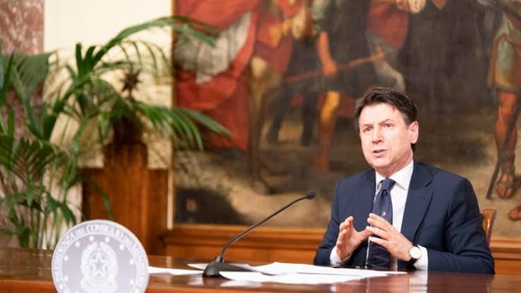 Governo da Itália proíbe demissões em empresas até março de 2021