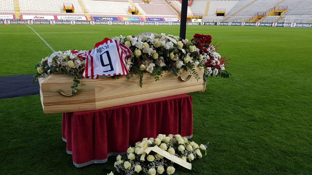 Corpo de Paolo Rossi é levado para velório e funeral em Vicenza