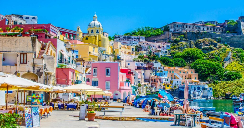 Ilha de Procida é nomeada como capital italiana da cultura de 2022