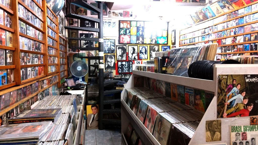 Vendas de discos de vinil sobem 121% e ultrapassam de CDs na Itália