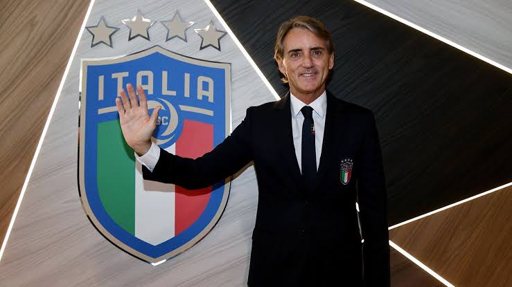 Roberto Mancini renova com a seleção da Itália até 2026