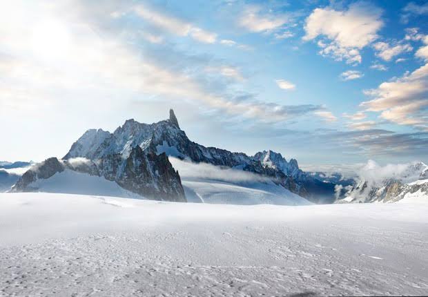 Aumento de temperatura causa preocupação com geleira na encosta italiana do Monte Bianco