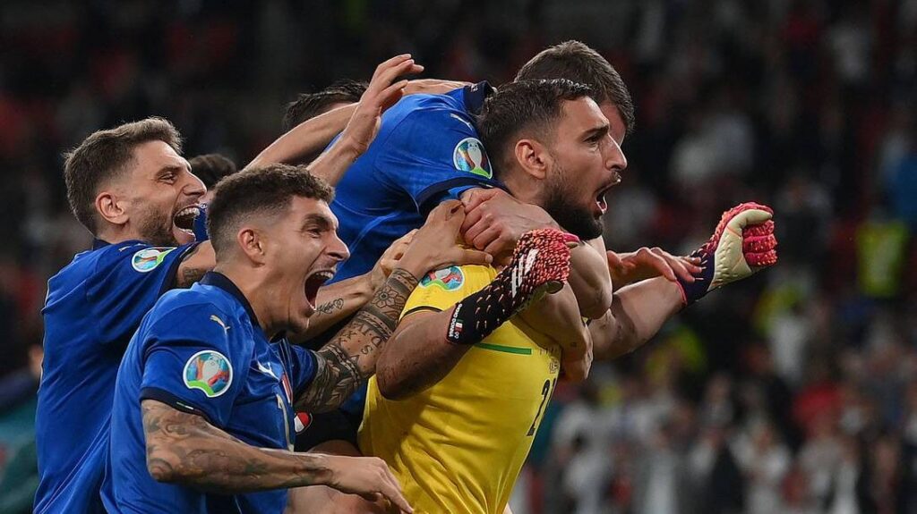 Itália goleia Lituânia e mantém invencibilidade nas Eliminatórias para a Copa