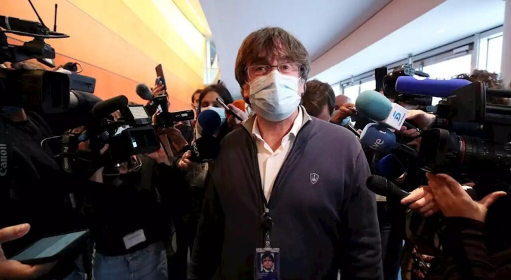 Ex-presidente da Catalunha desembarca na Itália para audiência de extradição