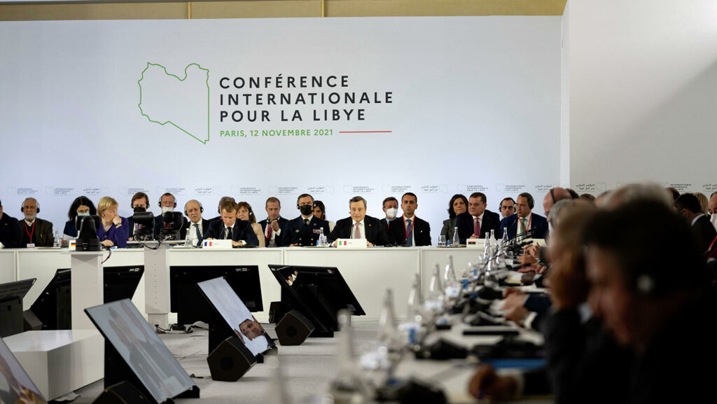 Primeiro-ministro da Itália participa de encontro internacional sobre a Líbia em Paris