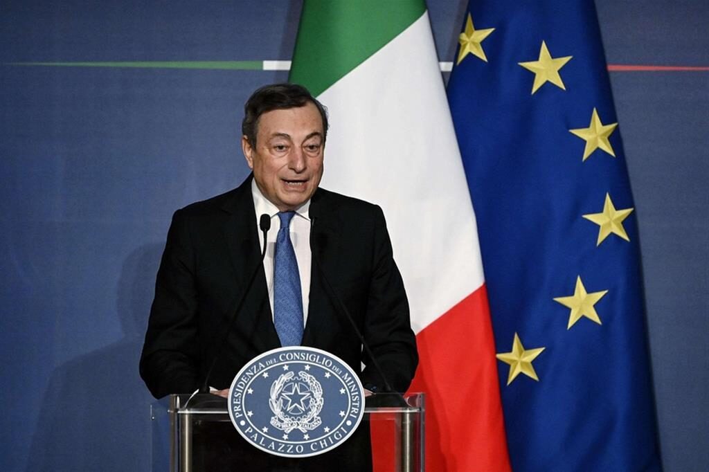 Primeiro-ministro da Itália defende vacinação para proteger a saúde e a economia