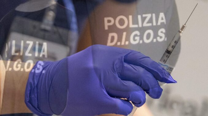 Polícia de Palermo prende três pessoas por fraude em vacinação contra covid