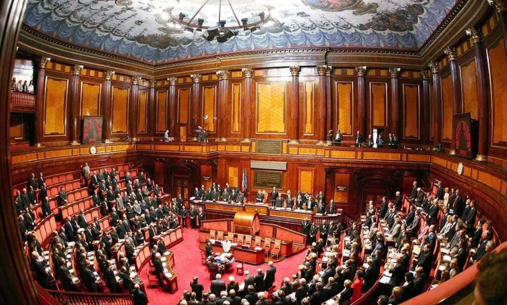 Senado da Itália aprova texto da Lei de Orçamento para 2022