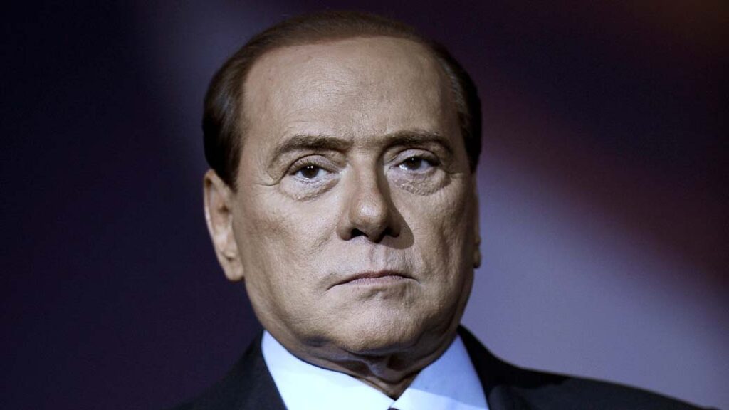 Partido antissistema Movimento 5 Estrelas descarta apoiar Berlusconi para presidente da Itália