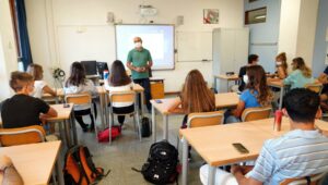 Diretores de escolas italianas pedem para o governo adiar retorno das aulas presenciais