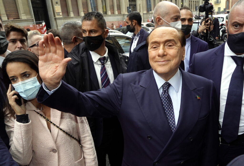 Coalizão de direita lança candidatura de Berlusconi à Presidência da Itália