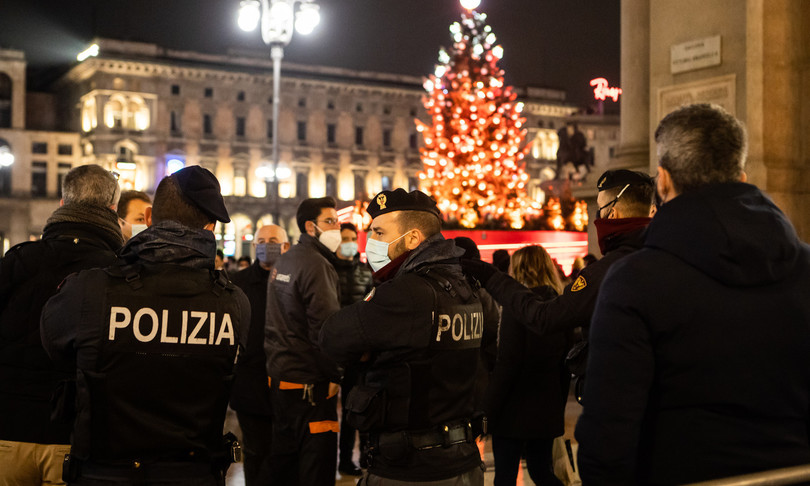 Polícia de Milão prende mais dois suspeitos por agressões sexuais e furtos durante o Ano Novo