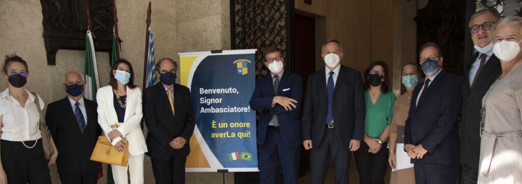 Embaixador da Itália no Brasil visita o Colégio Dante Alighieri