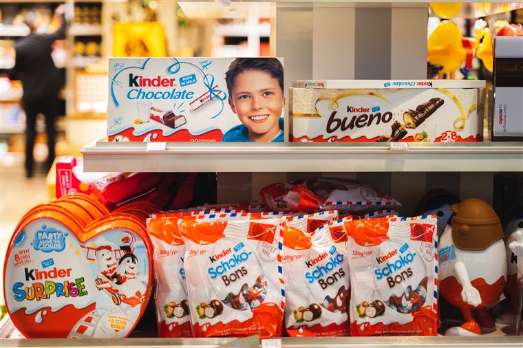 Grupo Ferrero retira chocolates kinder de prateleiras na Europa por suspeita de salmonela