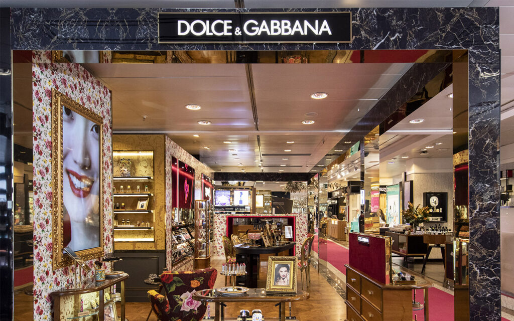 Grife italiana Dolce & Gabbana abre primeiras lojas de móveis da marca em Milão