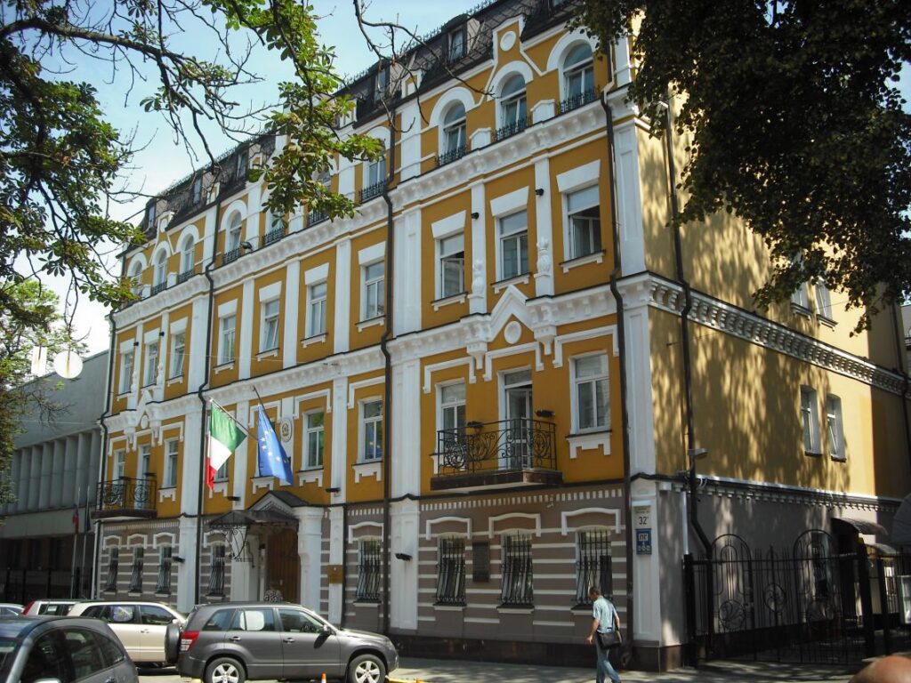 Governo da Itália estuda reabrir embaixada em Kiev
