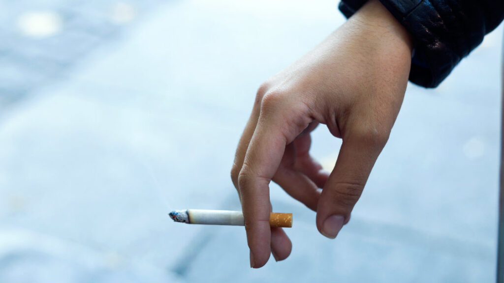 Pesquisa revela que número de fumantes na Itália aumentou desde o início da pandemia