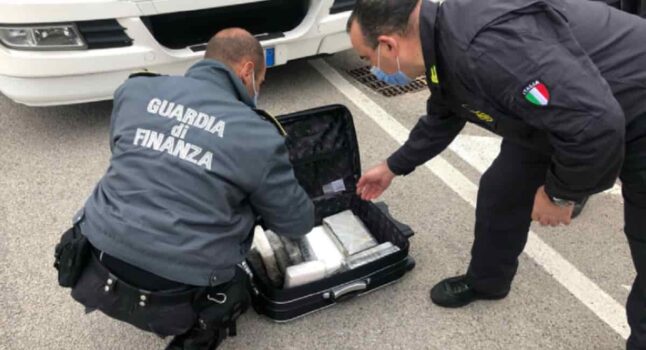 Guarda de Finanças de Trieste apreende 4,3 toneladas de cocaína