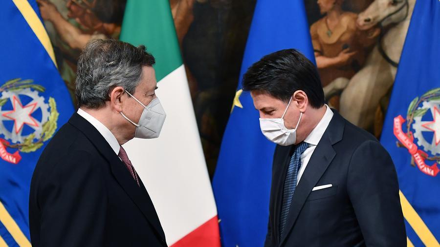 Premiê da Itália conversa com líder do M5S para tentar evitar crise no governo