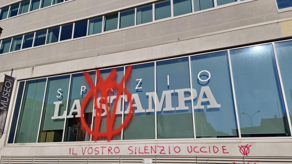 Sede do jornal italiano ‘La Stampa’ em Turim é alvo de vandalismo