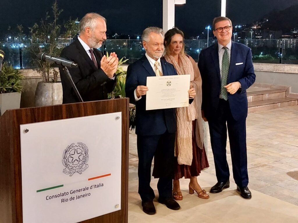 Filho de Candido Portinari é condecorado com a Ordem da Estrela pelo embaixador da Itália no Brasil