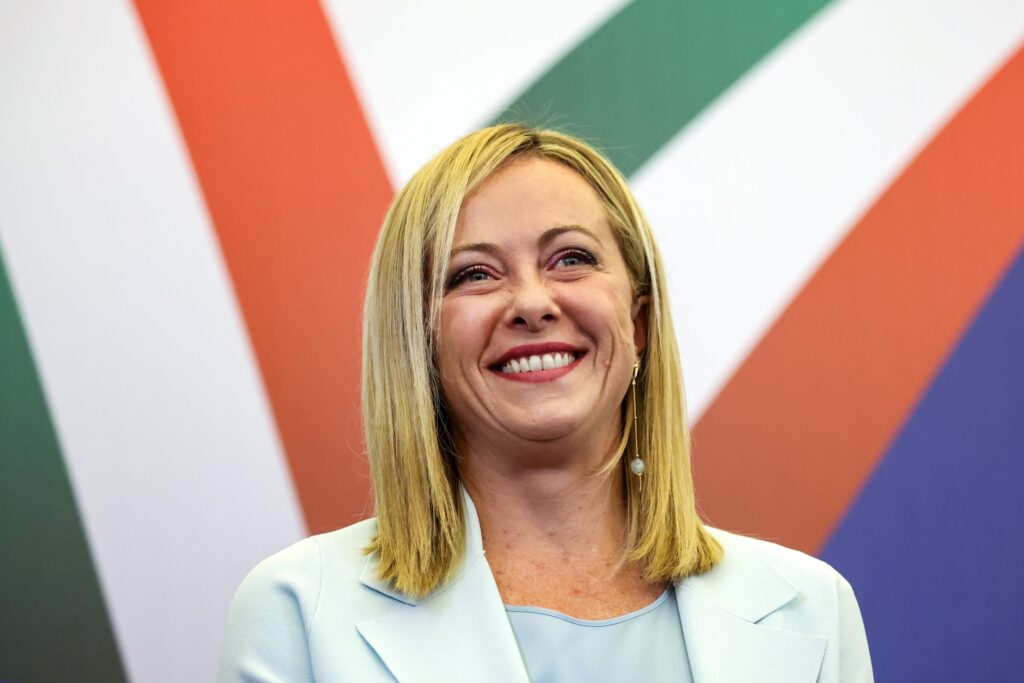 Líderes mundiais parabenizam Meloni por se tornar primeira premiê mulher da Itália