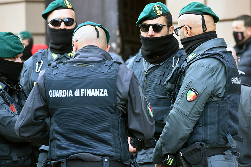 Guarda de Finanças da Itália deflagra operação contra tráfico de drogas vindas do Brasil