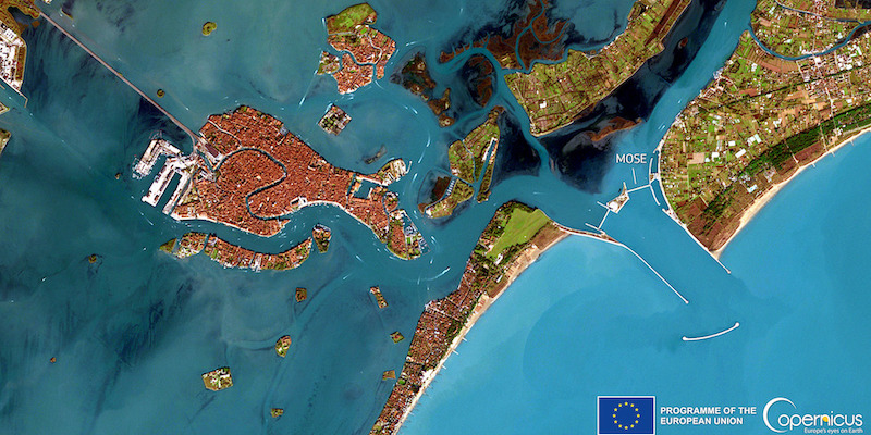 Imagens de satélite revelam condições da cidade de Veneza após ser atingida por onda de mau tempo