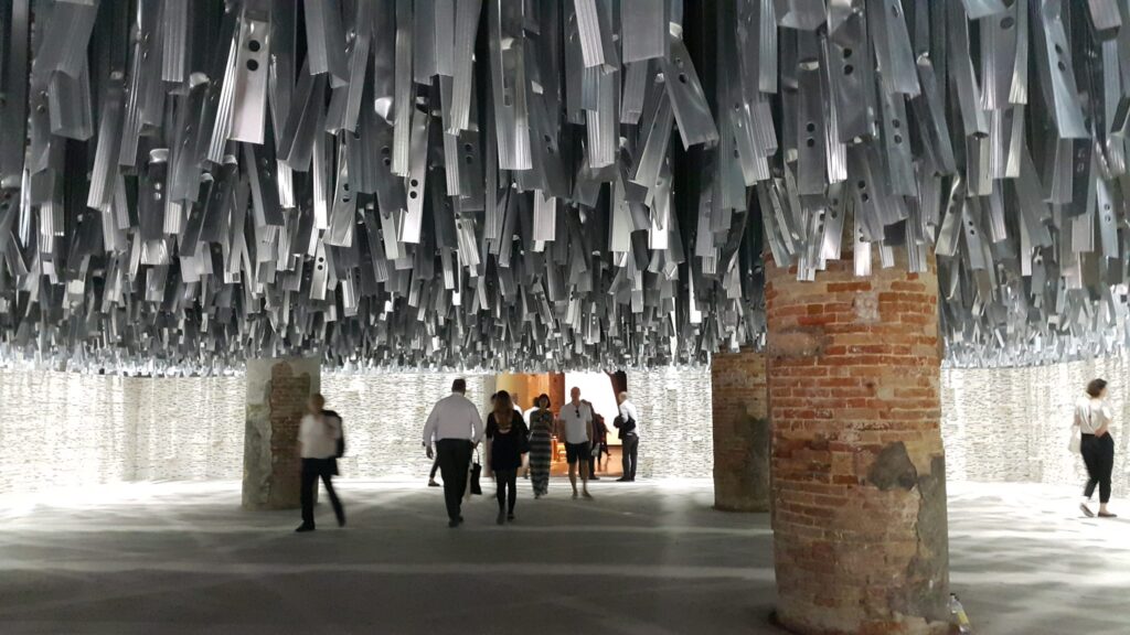 Edição de 2022 da Bienal de Arte de Veneza termina com público recorde